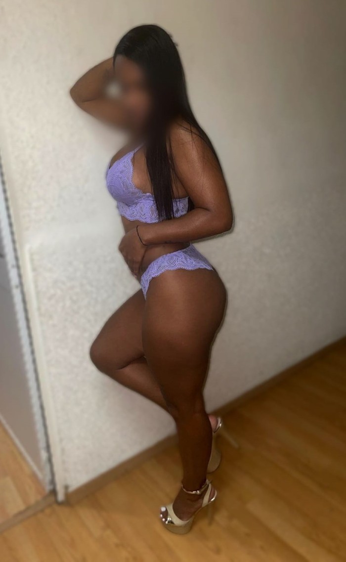 ESPECTACULAR MULATA DE CUERPO EXCITANTE