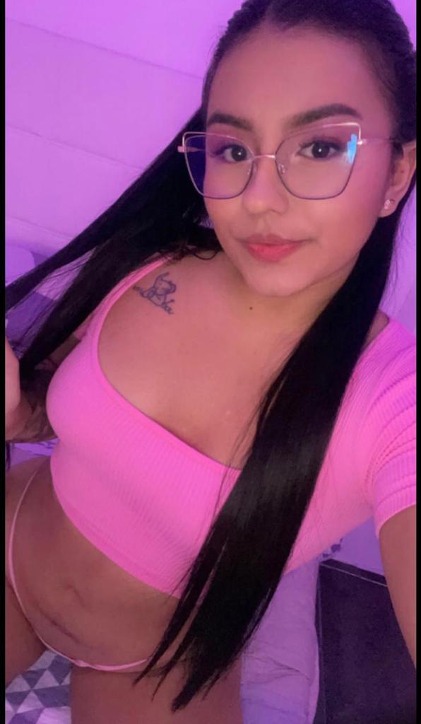 Morena Colombiana Con curvas que te harán Soñar…