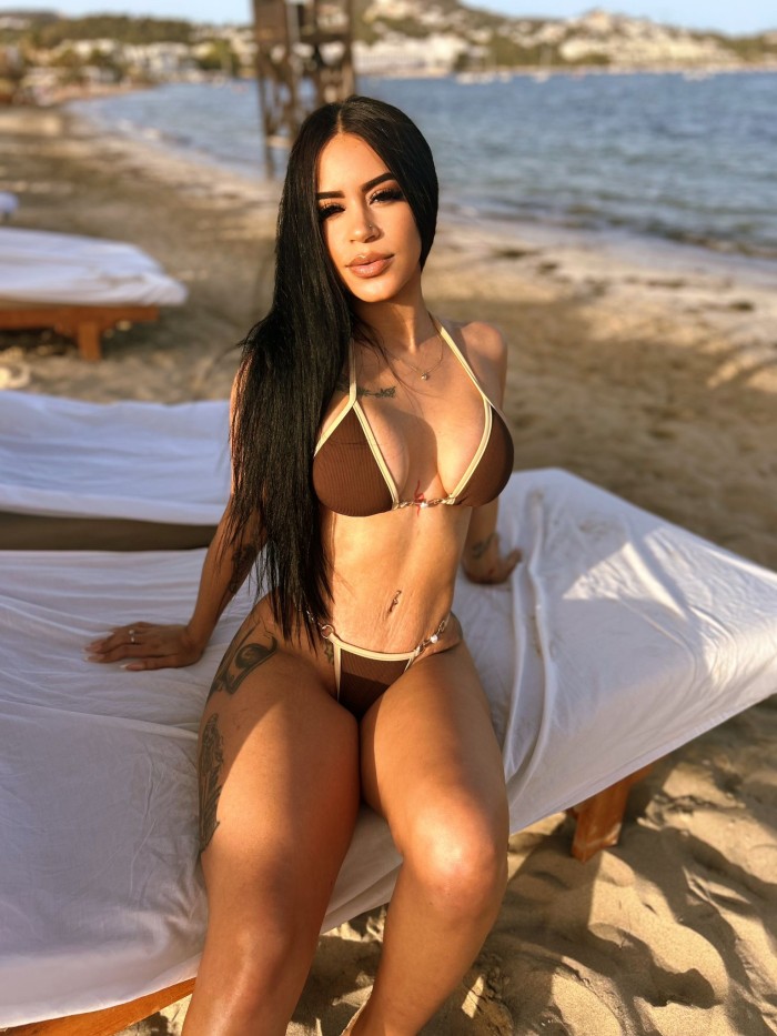 SOL HERMOSA MUJER COLOMBIANA