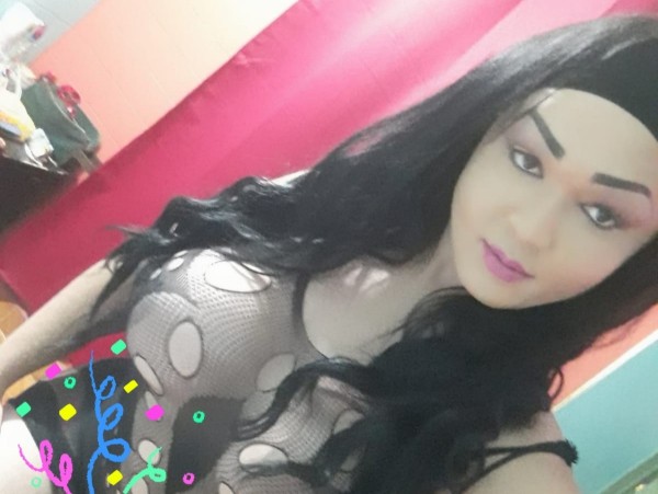 Mujer trans con un cuerpo que fliparas