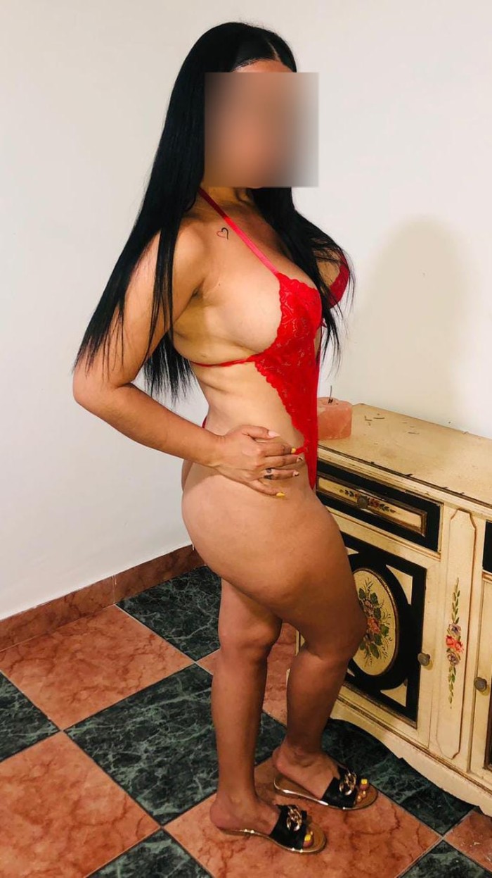 HERMOSA MORENA COLOMBIA JOVENCITA