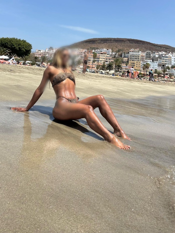 MELANI 24 Años, CARIÑOSA, SENSUAL y muy ATRACTIVA