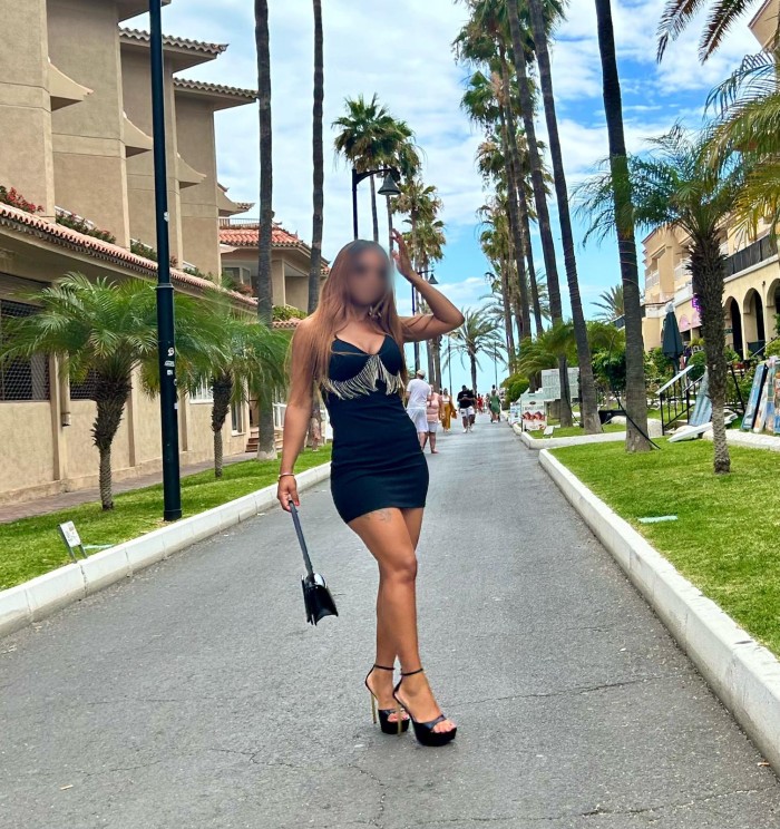 MELANI 24 Años, CARIÑOSA, SENSUAL y muy ATRACTIVA