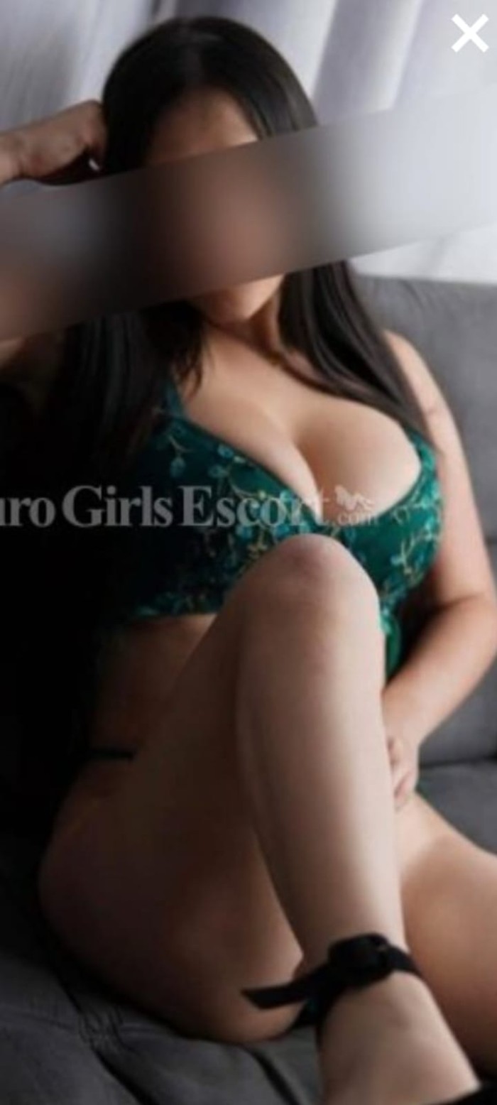 Educada Discreta Guapa Sexi Encantadora Cariñosa