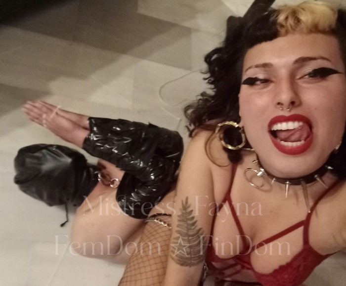 AMA JOVEN en VITORIA. DOMINATRIX FAYNA CRUEL