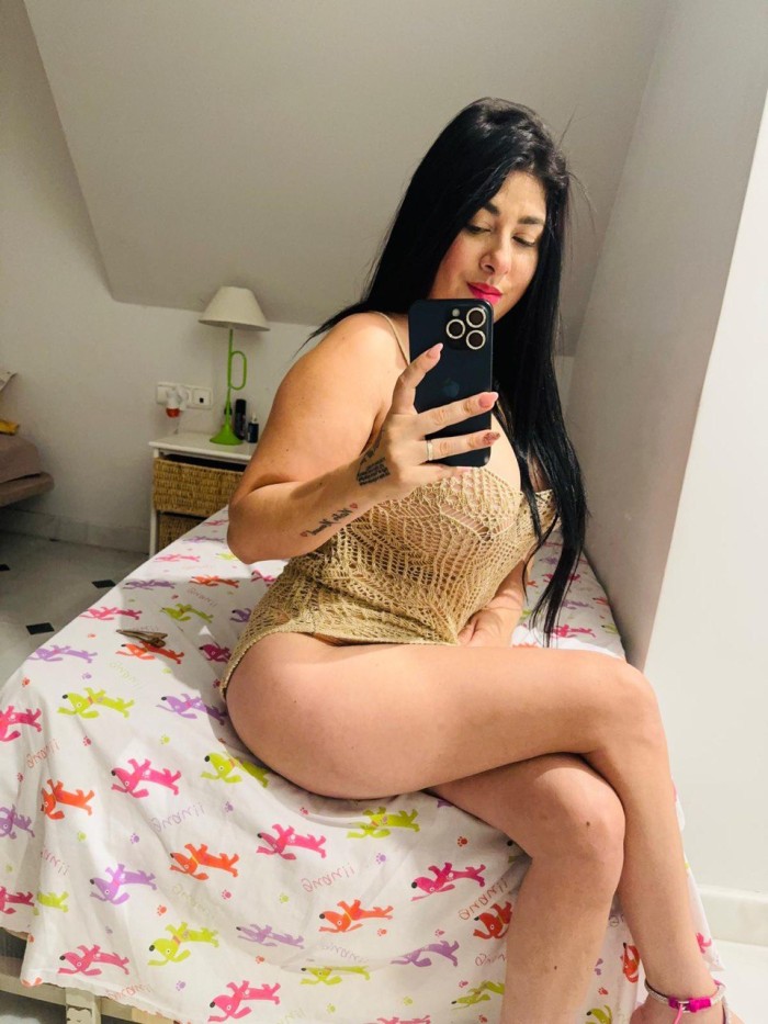 Puertorriqueña Tetona Con Curvas Tatuada Anal Rico