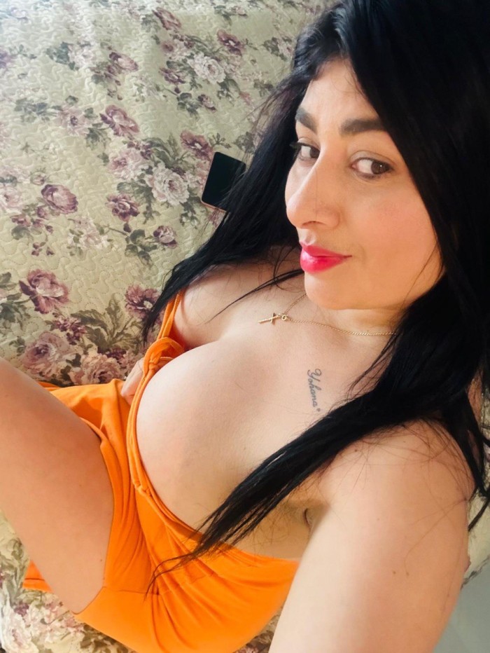 Puertorriqueña Tetona Con Curvas Tatuada Anal Rico