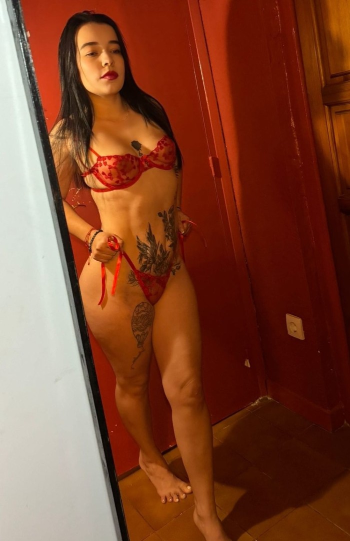 MEGAN  MORBOSAMENTE FIESTERA 24 HORAS MATARO