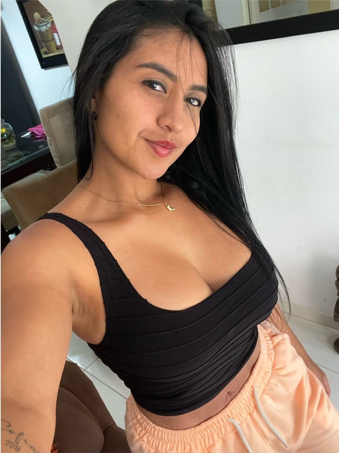 MORENITA DE CUERPO EXQUISITO MUY AMOROSA