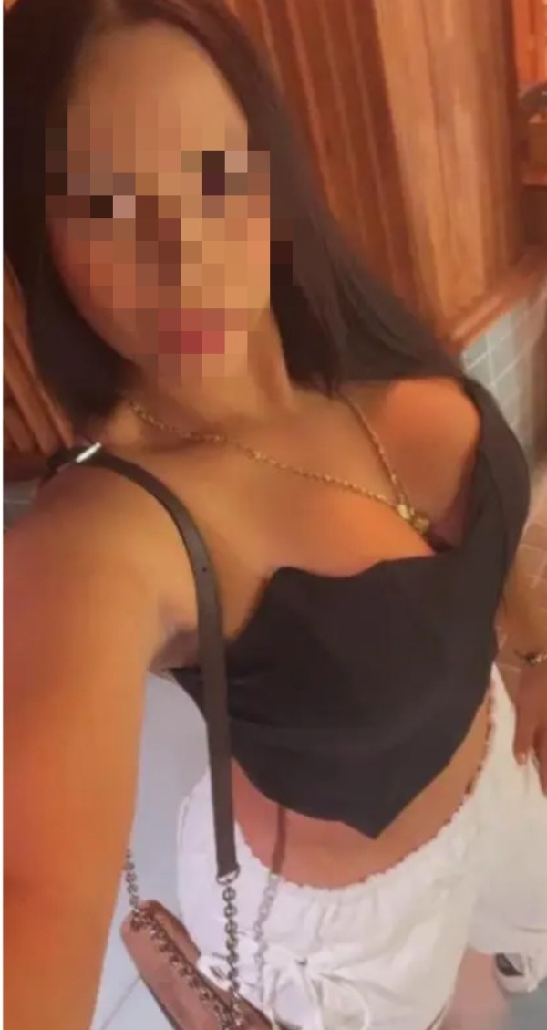 Chica encantadora y discreta