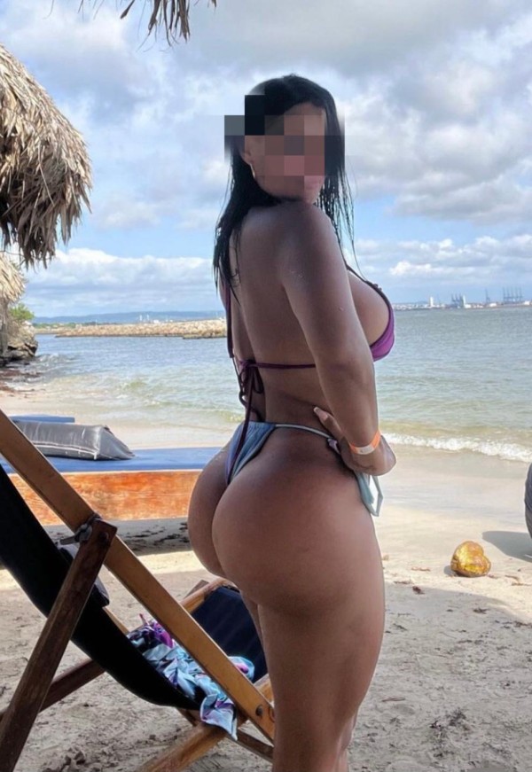 Latina exuberante, cuerpo de infarto