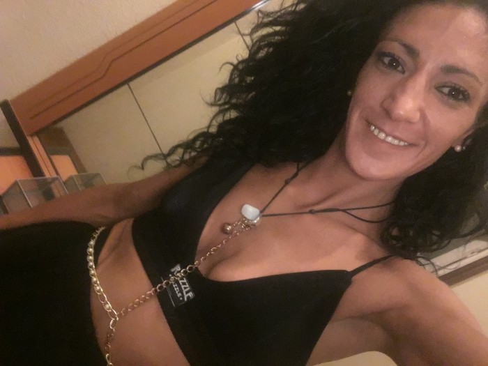 Esther española fiestera exótica morenaza simpáti