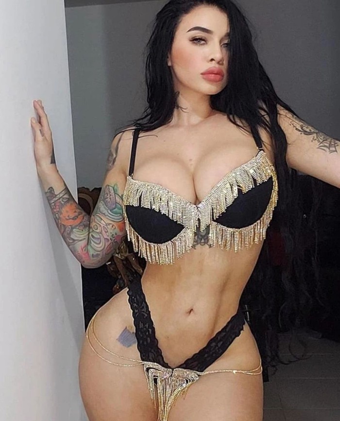 LATINA BIEN CALIENTE PARA SALIDAS VIP