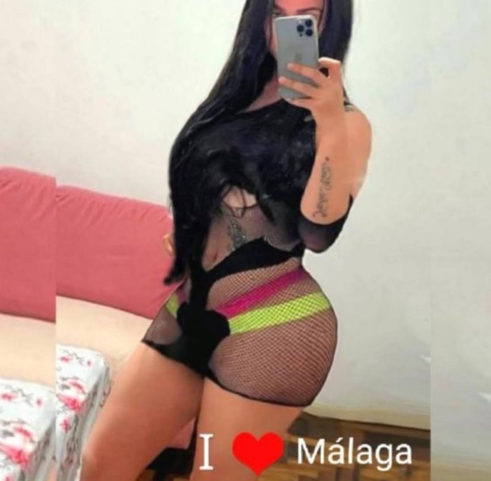 Tranny Claudia morenaza tatuada EXOTICA alta 1.80