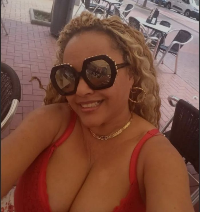 En zafra soy cubana exuberante y sensual