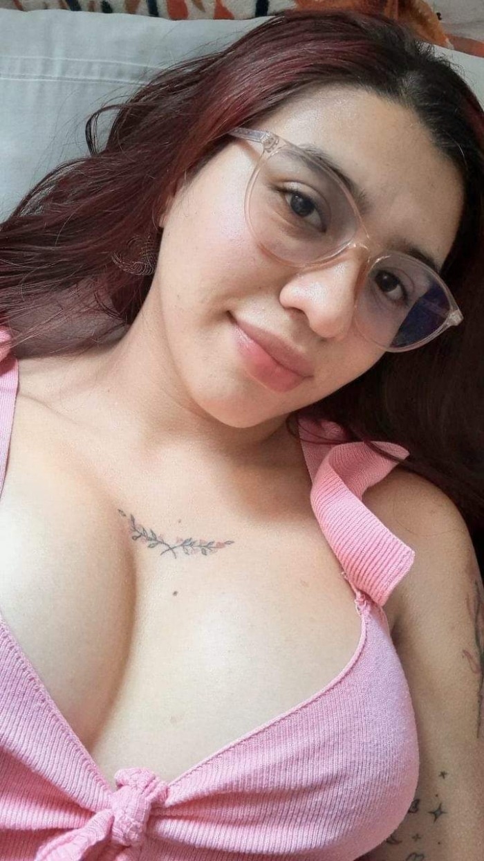 Jessica colombiana risueña y atrevida