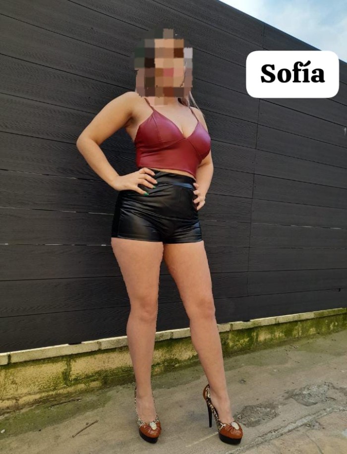 SOFIA PARAGUAYA CON EL COÑITO SUPER HUMEDO