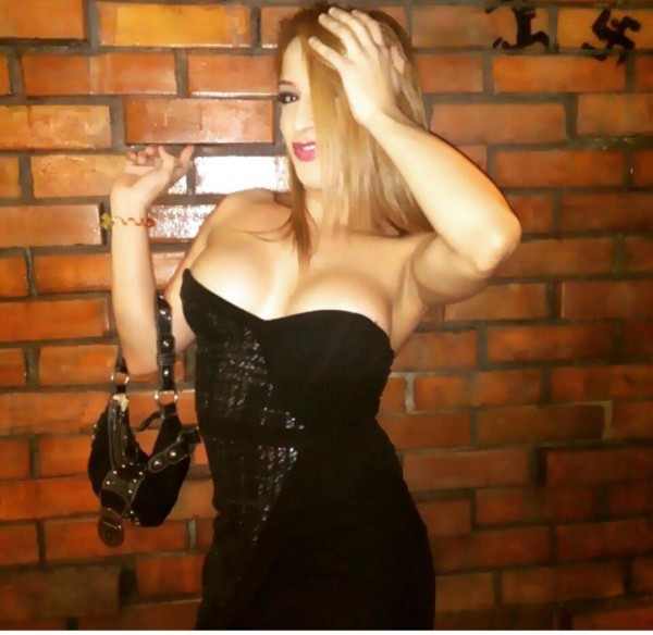 Reyna en fiestas blancas #dominatrix#versatil#act