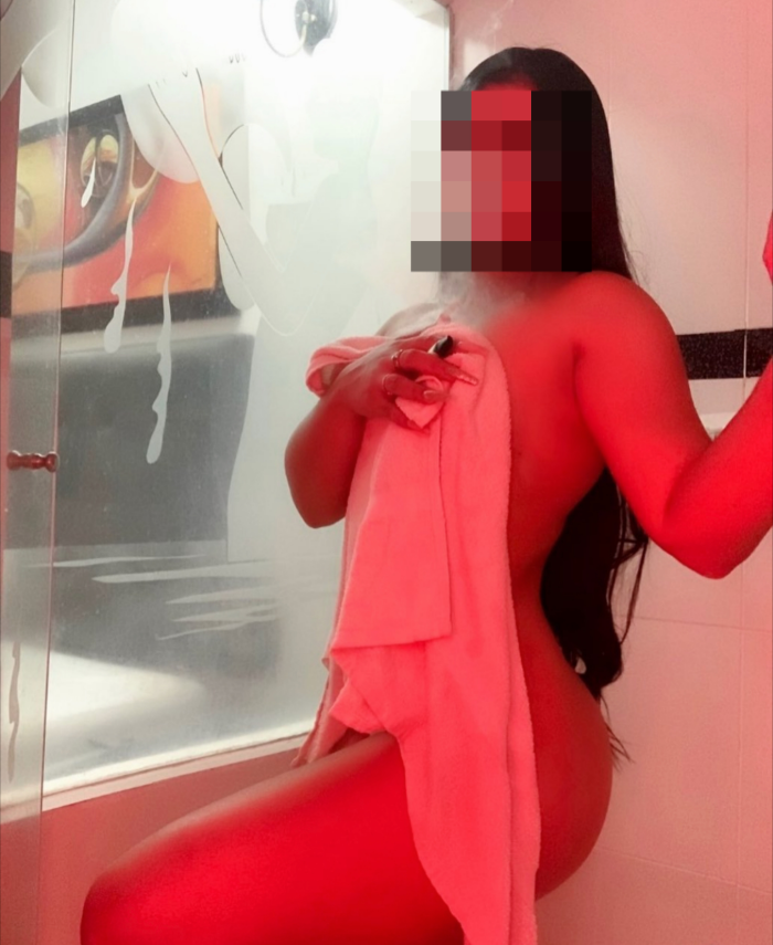 latinas en playa Gandia, dos chicas una hora 130€