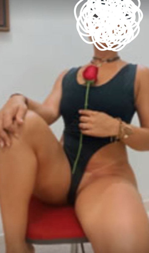 Morena cachonda brasileña