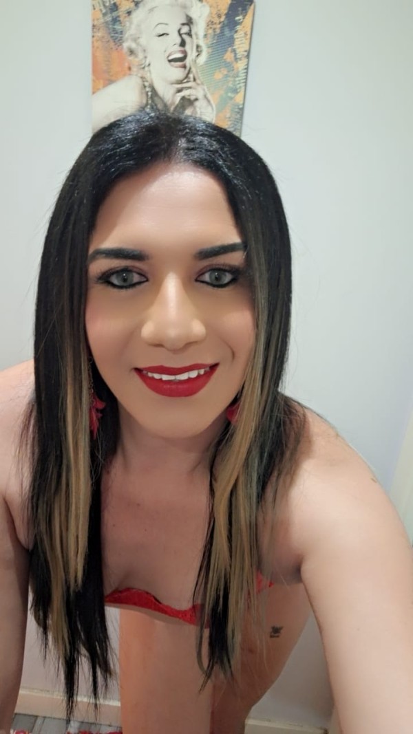 Hermosa latina con ganas de follar en aguadulce