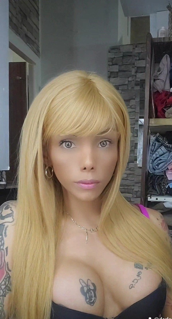 Barbie bomba sexy atiendo parejas /sin taboo