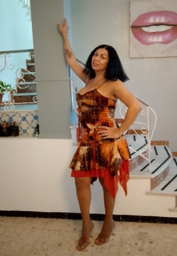 TRAVESTI VERSÁTIL JUGUETONA FIESTEIRA AMANDA unida