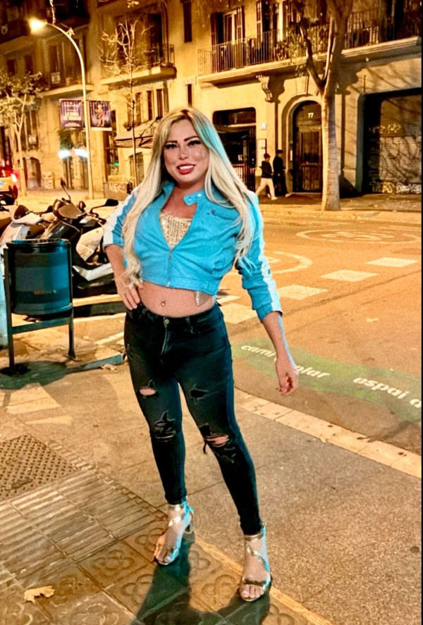 DARA HERMOSA TRANS EN BCN