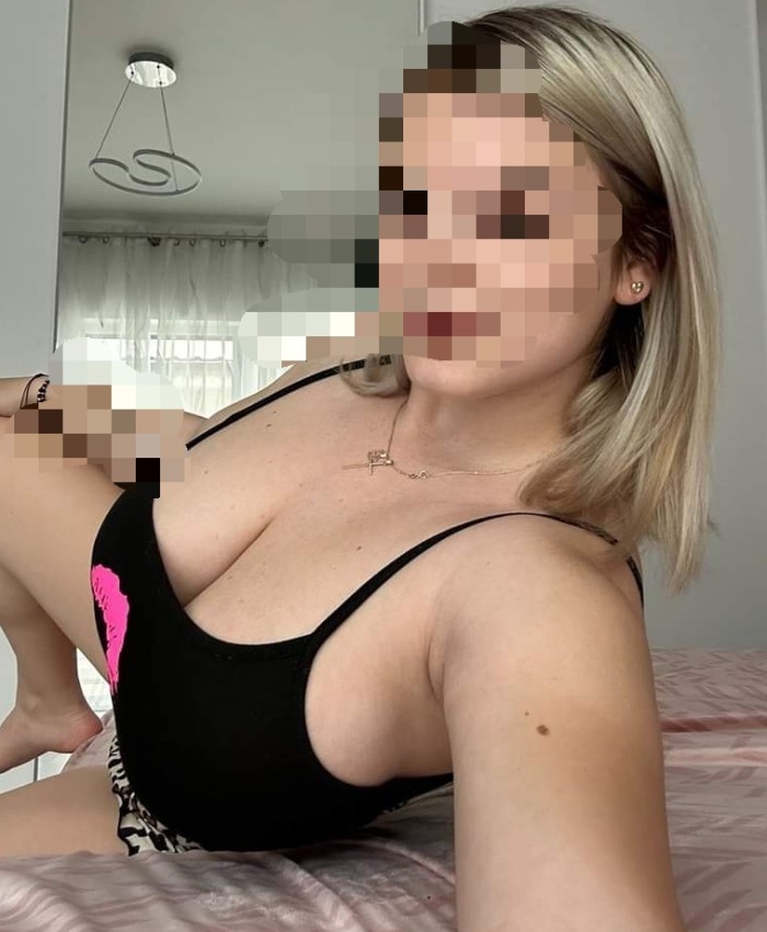 Rubia tetona con curvas  videollamada sexting pack fotos y vídeos