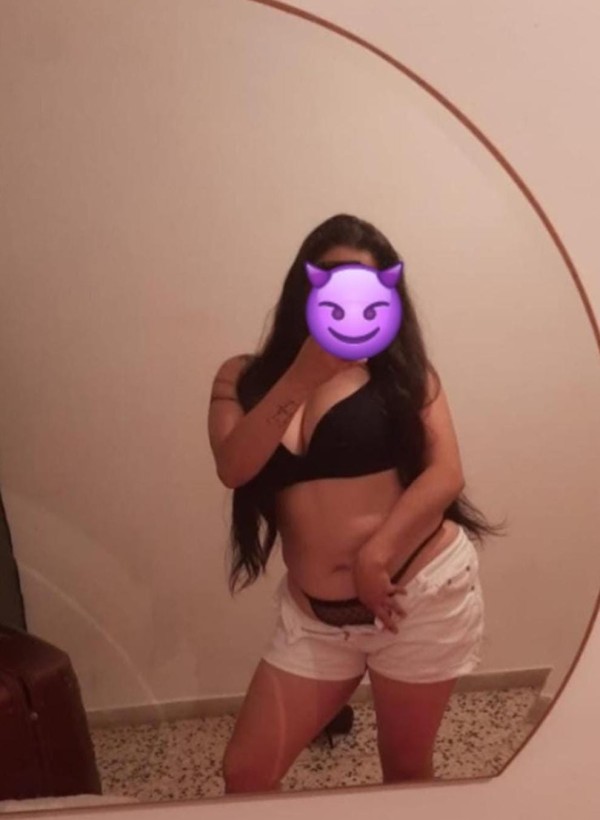 Joven latina con ganas de todo