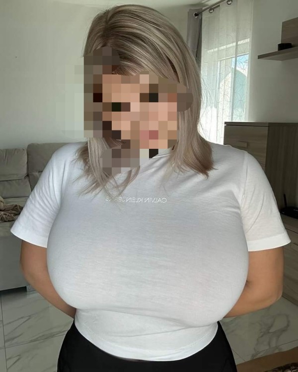 Rubia tetona con curvas  videollamada sexting pack fotos y vídeos