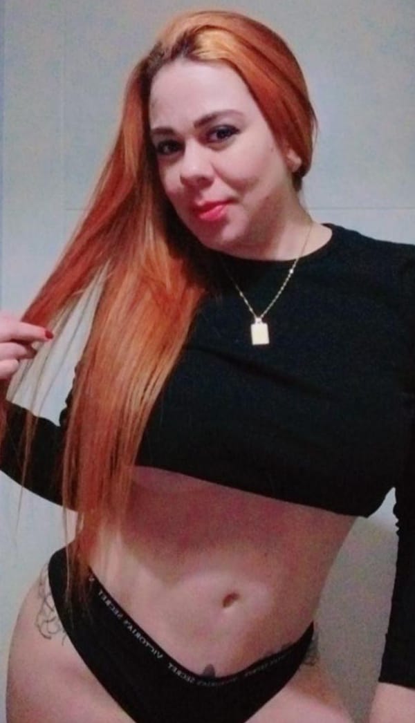 RUBIA CACHONDA SERCA DE TI