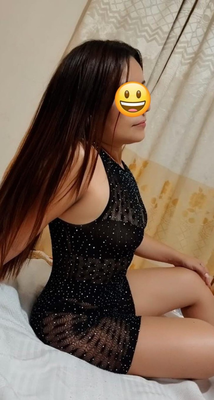 LATINA COMPLACIENTE Y FIESTERA EN VIA JULIA 24/7