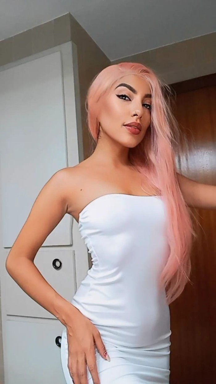 JOVENCITA DELGADA HERMOSA MUY IMPLICADA