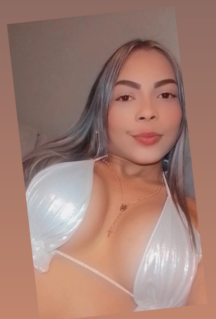 Stefany guapísima rubia en arrecife en 3d