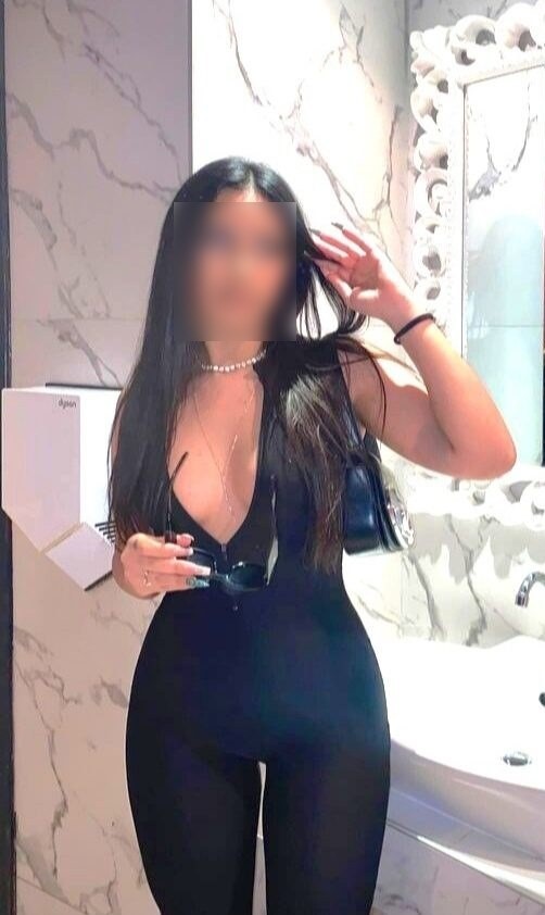 Alicia, risueña e implicada, masajes, besitos y más