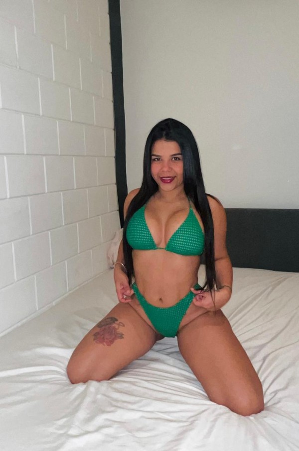 Colombiana Morena guarra y fiestera en Sevilla