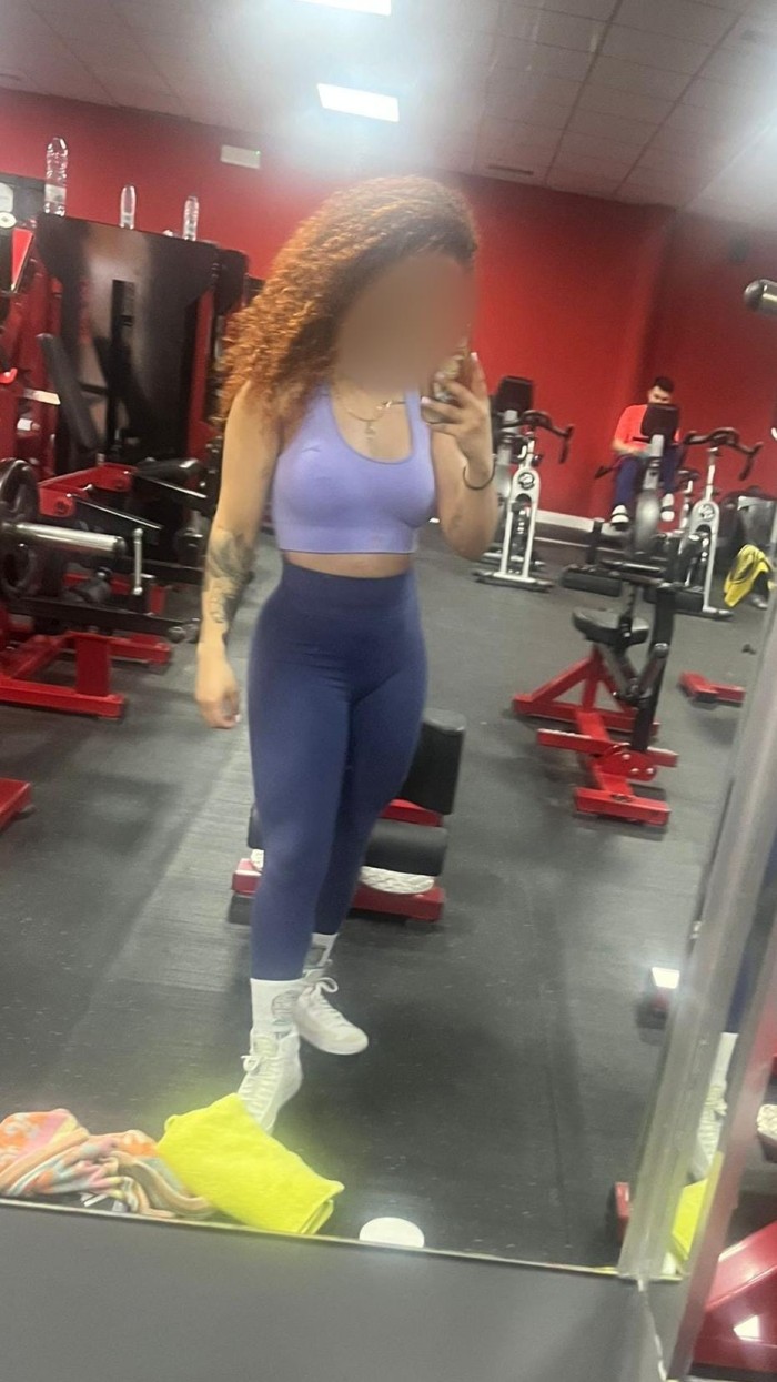 Escort con cuerpo gym de gimnasio en Bilbao