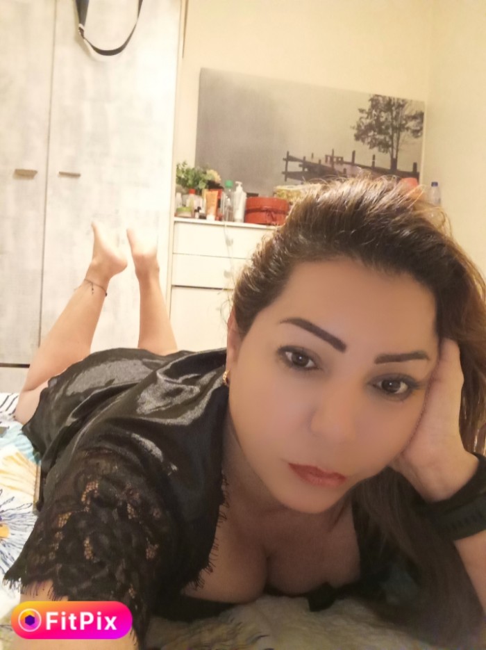 Hola soy Camila Colombia cariñosa ardiente  busc