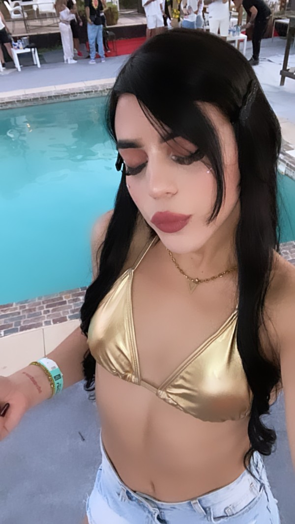 Camila muñeca sexual fiestera hermosa y cariñosa