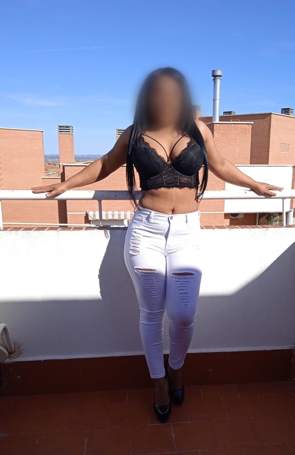 HERMOSA MORENA DISPUESTA A COSAS QUE NO OLVIDARÁS