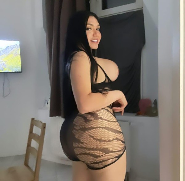 Camila por primera vez en Madrid departamento priv