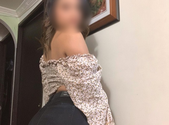 Chica joven amateur española. Masajes y más.