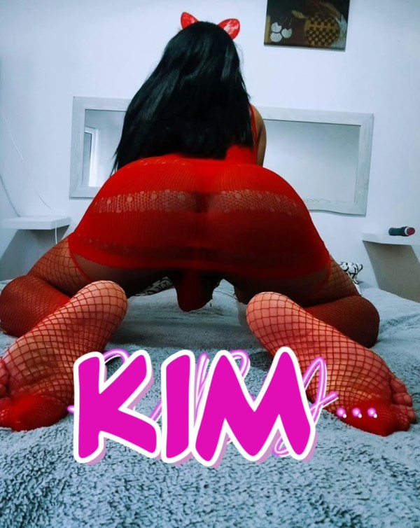 Kim morena caliente Divertida  con una gran sorpresa XXL