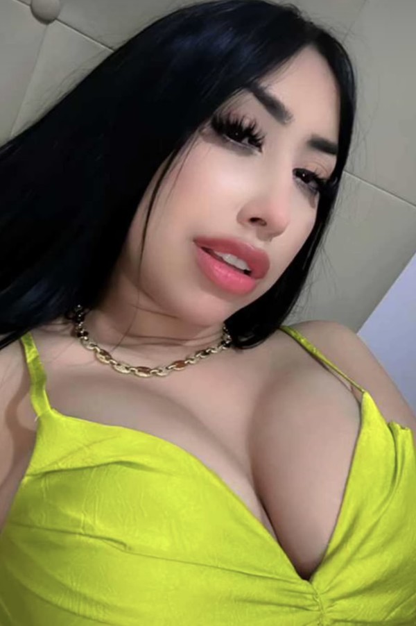 Exótica pollita ardiente fiestera muñeca humana