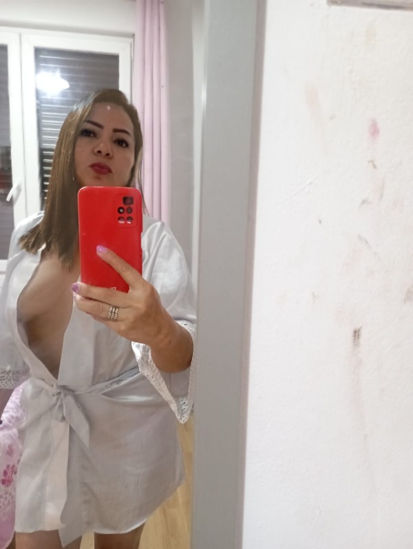 Hola soy Camila Colombia cariñosa ardiente  busc