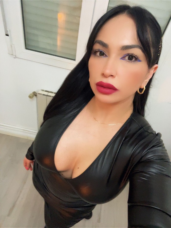 Latina traviesa muy fiestera