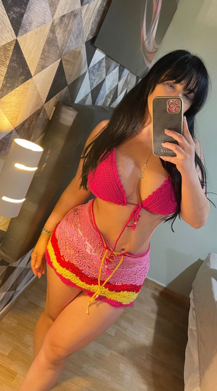 Latina traviesa muy fiestera