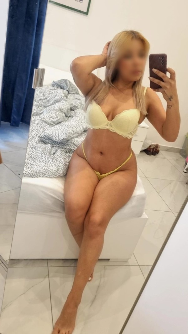 Venezolanita jovencita independiente curvy