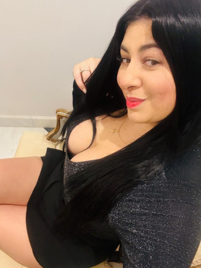 QUIERO ESTAR ENCIMA DE TI … BESITOS Y MAS